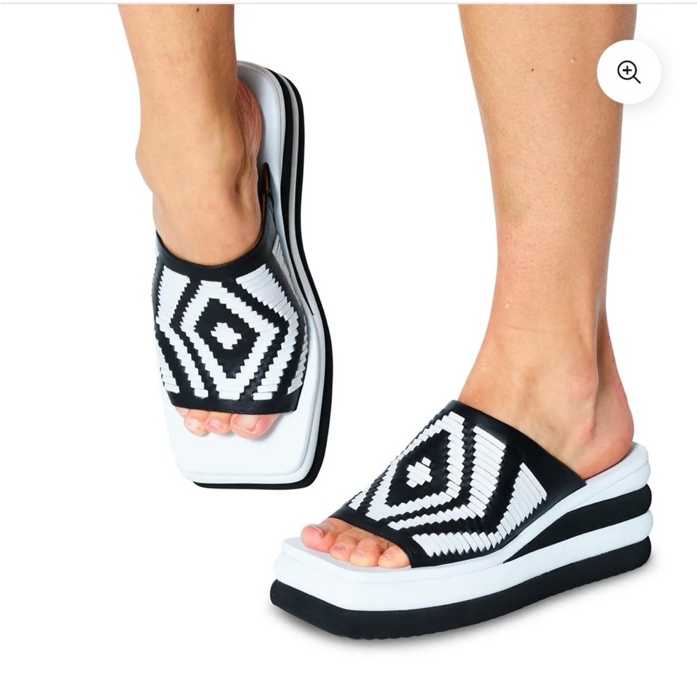 L’ Amour Des Pieds Black & White Woven Slip-On Platform Mule